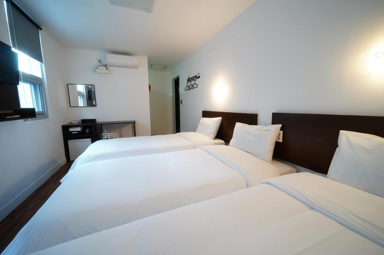 Ekonomy Haeundae Hostel Busan Eksteriør bilde